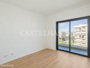 Apartamento T3, com varanda, em Faro