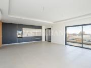 Apartamento T3, com varanda, em Faro