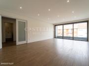 Apartamento T3 com varanda na Boavist.