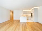 Apartamento T3 com varanda, nos Jardins d'Arrábida