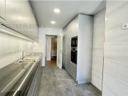 Apartamento T3 com varanda para comprar na Boavista,...