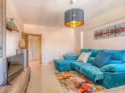 Apartamento T3, com varanda, parqueamento e arrecadação...