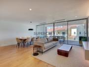 Apartamento T3, com varanda, piscina e garagem em Oeiras