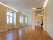 Apartamento T3 de charme remodelado a estrear no Chiado