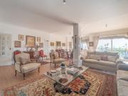 Apartamento T3 de duas frentes e varandas na Av. da Boavista