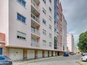 Apartamento T3 em Belas com 133m2 e box para uma viatura