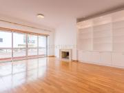 Arrendamento T3 em Condomínio Privado em Carnaxide