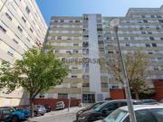 Apartamento T3 em Santo António dos Cavaleiros e Frielas
