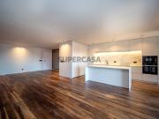 Apartamento T3 equipado, com varandas e dois lugares de...