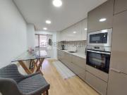 Apartamento T3, mobilado, com garagem, à Câmara de Vila...