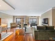 Apartamento T3 na 1º linha, Vista Mar, Box para 4...