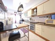 Apartamento T3 na Rua 1º de Maio com parqueamento Santa...