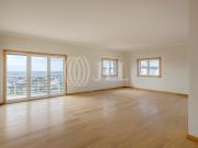 Apartamento T3 no condomínio L Towers, em Paço de Arcos