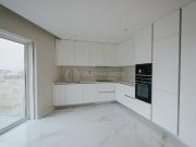 Apartamento T3 novo, a 300 metros da praia, com varanda...