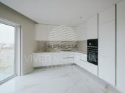 Apartamento T3 novo, a 300 metros da praia, com varanda...