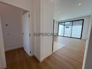 Apartamento T3 Novo com estacionamento e piscina em Faro