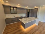 Apartamento T3 Novo e Moderno com Varanda, Box para 2...