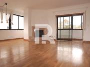 Apartamento T3 para arrendamento em Carnaxide