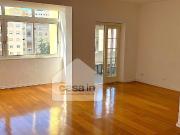 Apartamento T3 para arrendar em Campo de Ourique