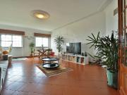 Apartamento T3 para arrendar em Sto. Amaro