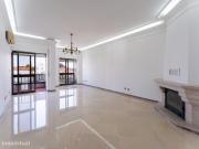 Apartamento T3 remodelado em Alcobaa