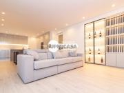 Apartamento T3 remodelado em condomínio fechado