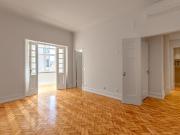 Apartamento T3, remodelado, no Rato, Lisboa