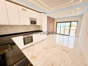 Apartamento T3 renovado com vista mar e garagem em Quarteira