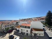 Apartamento T3 renovado no centro da vila de Sesimbra