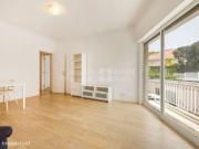 Apartamento T3 semi mobilado para arrendamento na Lapa