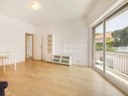 Apartamento T3 semi mobilado para arrendamento na Lapa