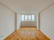 Apartamento T3, totalmente remodelado, em Alvalade