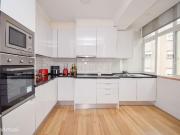 Apartamento T3 totalmente remodelado Queluz