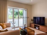 Apartamento T3, totalmente renovado e mobilado, situado...