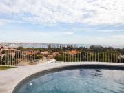 Apartamento T3 · Vista Frontal de Mar · Piscina · 6...