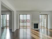 Apartamento T4+1, vista sobre Lisboa e 2 lugares de...