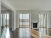 Apartamento T4+1, vista sobre Lisboa e 2 lugares de...
