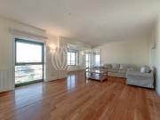 Apartamento T4+1com varandas e garagem no Porto