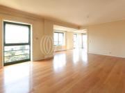 Apartamento T4+1com varandas e garagem no Porto