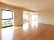 Apartamento T4+1com varandas e garagem no Porto