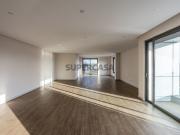 Apartamento T4 c/ 3 frentes | Cozinha equipada c/ ilha |...