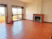Apartamento T4 com 2 casas de banho e lugar de garagem...