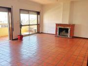 Apartamento T4 com 2 casas de banho e lugar de garagem...