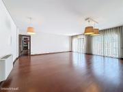 Apartamento T4 com 2 lugares de estacionamento