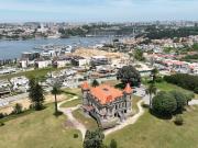 Apartamento T4 com 2 lugares de parqueamento e arrecadação