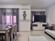 Apartamento T4 com 2 WCs, remodelado em zona central de...