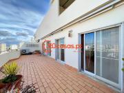 Apartamento T4 com 3 estacionamentos e vista mar em Faro