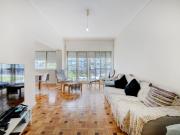 Apartamento T4 com duas frentes ao lado do Parque da...