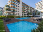 Apartamento T4, com estacionamento e piscina, na Lapa