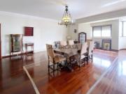 Apartamento T4 com fabulosas áreas em Prédio de...